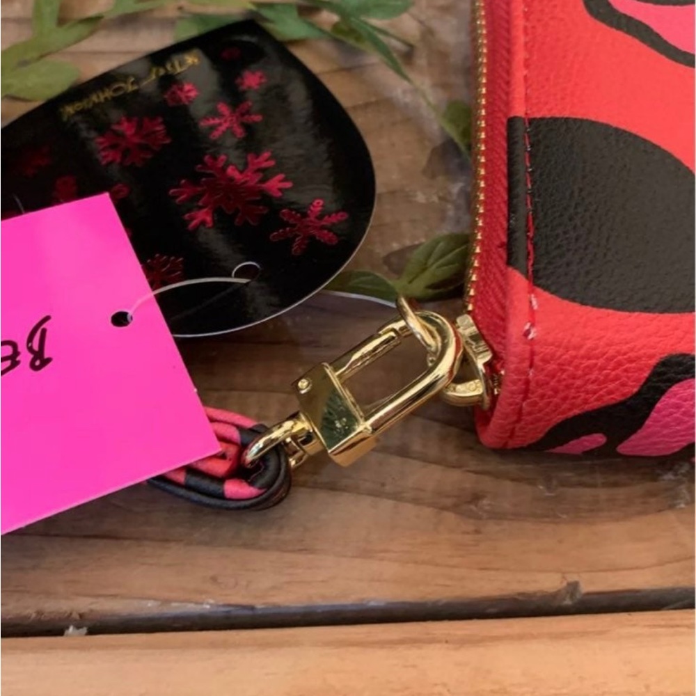 BETSEY JOHNSON RED/ PINK BLACK FLORAL ROSES WRISTLET / WALLET - Picture 5 of 7